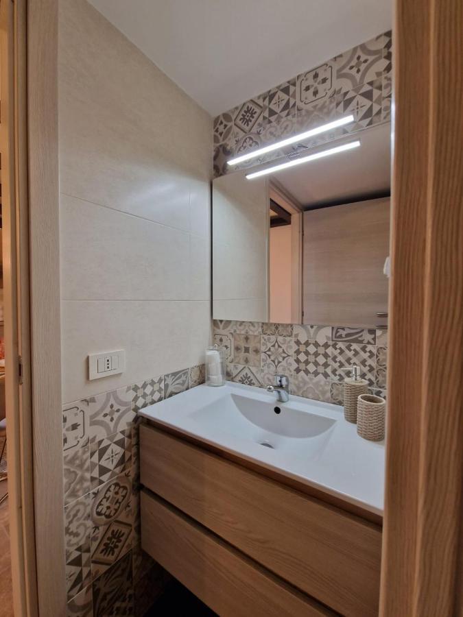 Regina Milano In Porta Romana 2 - Sky Tv, Wifi E Breakfast Box Lägenhet Exteriör bild
