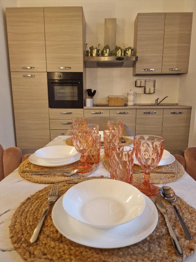 Regina Milano In Porta Romana 2 - Sky Tv, Wifi E Breakfast Box Lägenhet Exteriör bild