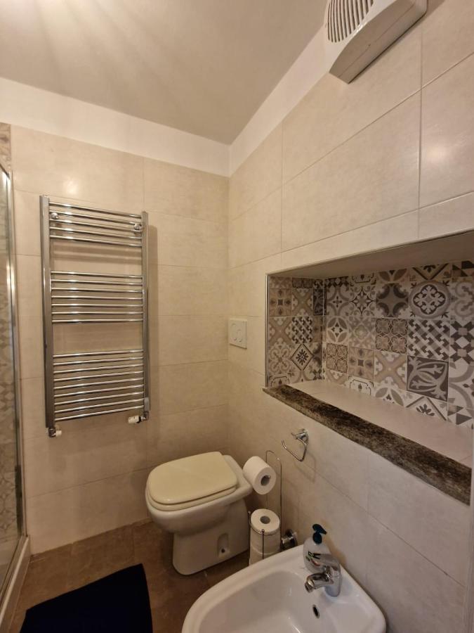 Regina Milano In Porta Romana 2 - Sky Tv, Wifi E Breakfast Box Lägenhet Exteriör bild