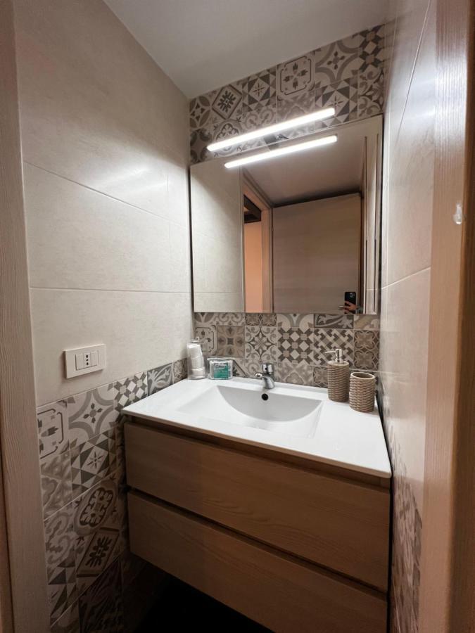 Regina Milano In Porta Romana 2 - Sky Tv, Wifi E Breakfast Box Lägenhet Exteriör bild