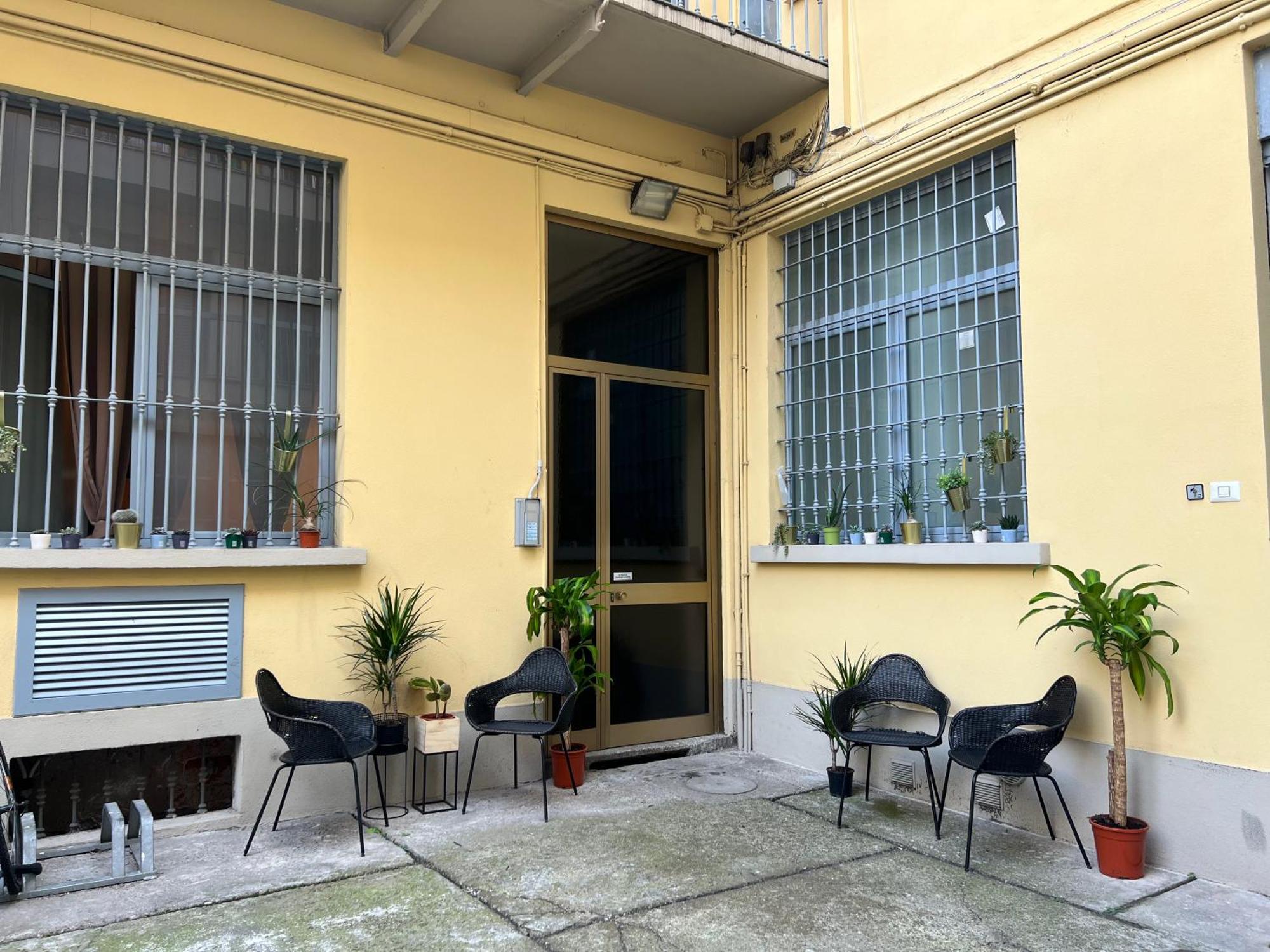Regina Milano In Porta Romana 2 - Sky Tv, Wifi E Breakfast Box Lägenhet Exteriör bild